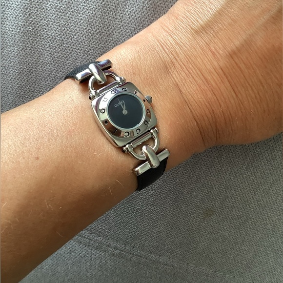 Beautiful GUCCI ladies watch 🌹🌹🌹 - Picture 7 of 12